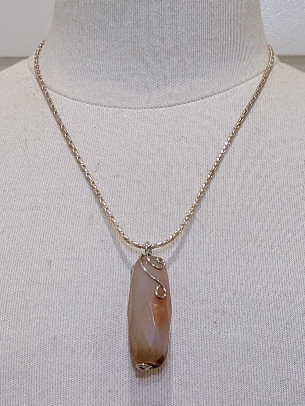 EUC 18" Apricot Agate Wire Wrapped Pendant on Silvertone Wheat Chain